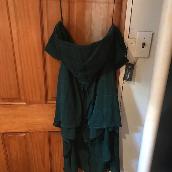 GREEN FASHION NOVA DRESS - Picture 2 of 3