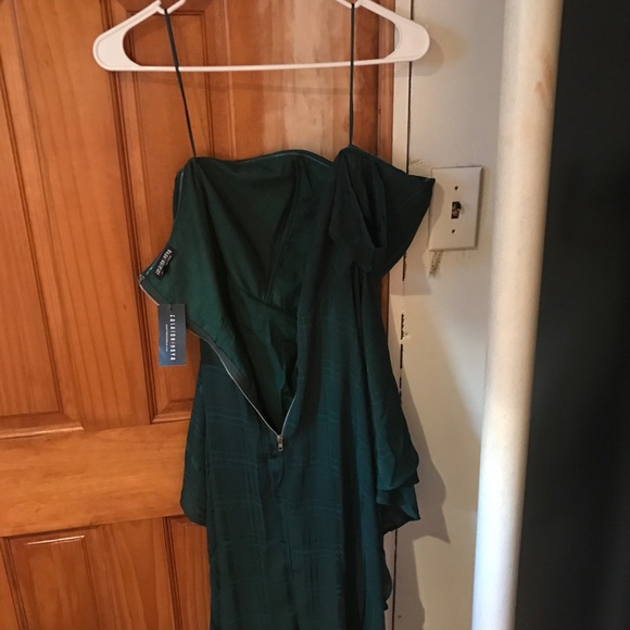 GREEN FASHION NOVA DRESS - Picture 3 of 3