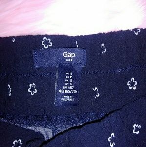 Gap Navy/white Floral shorts