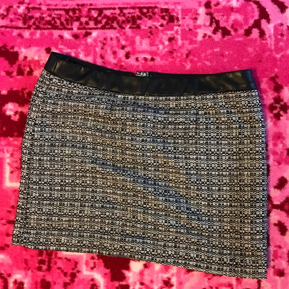 Black tweed Skirt with leather trim- Gap sZ 2