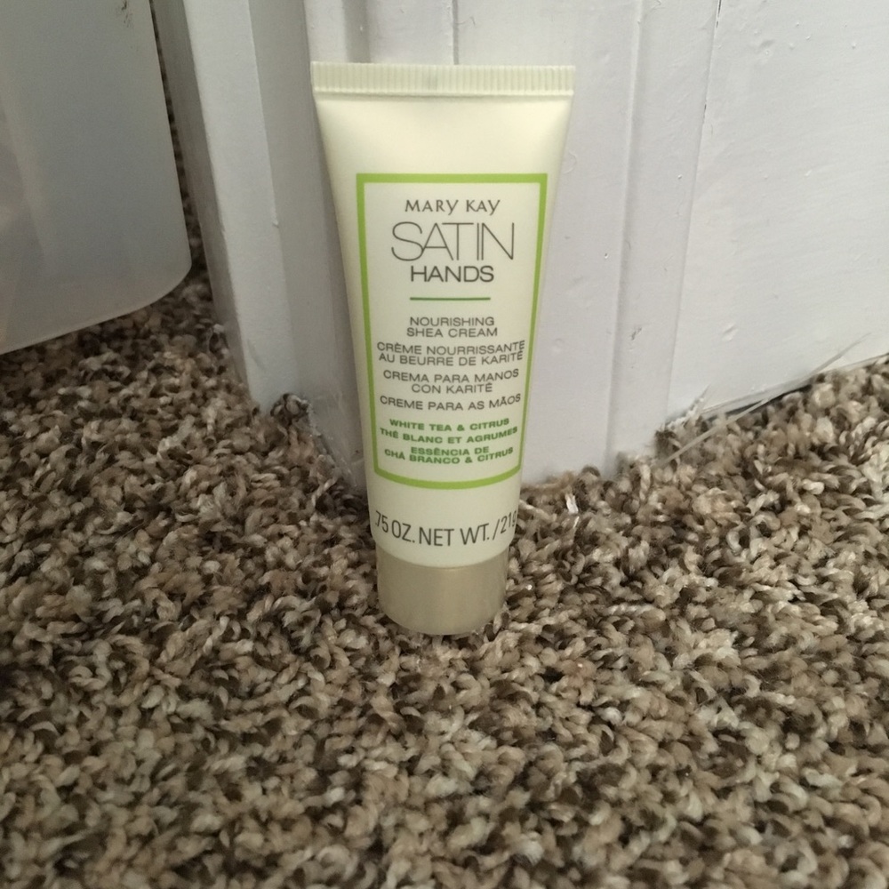 Hand shea cream