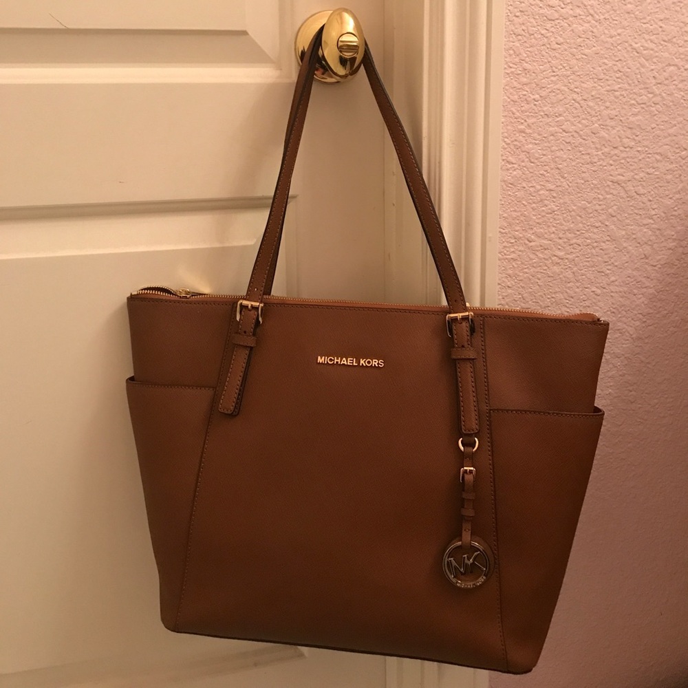 Michale Kors Jet Set Saffiano Tote in Cognac 👜