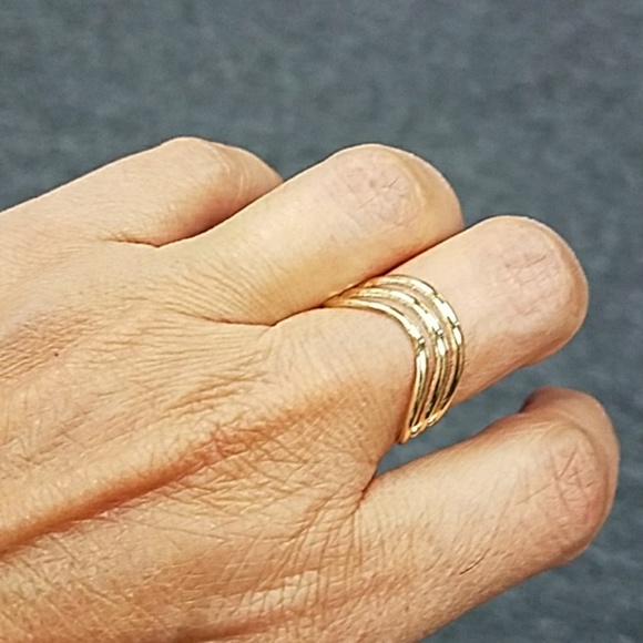 6mm 14k Solid Yellow Gold Band Ring - Picture 7 of 14