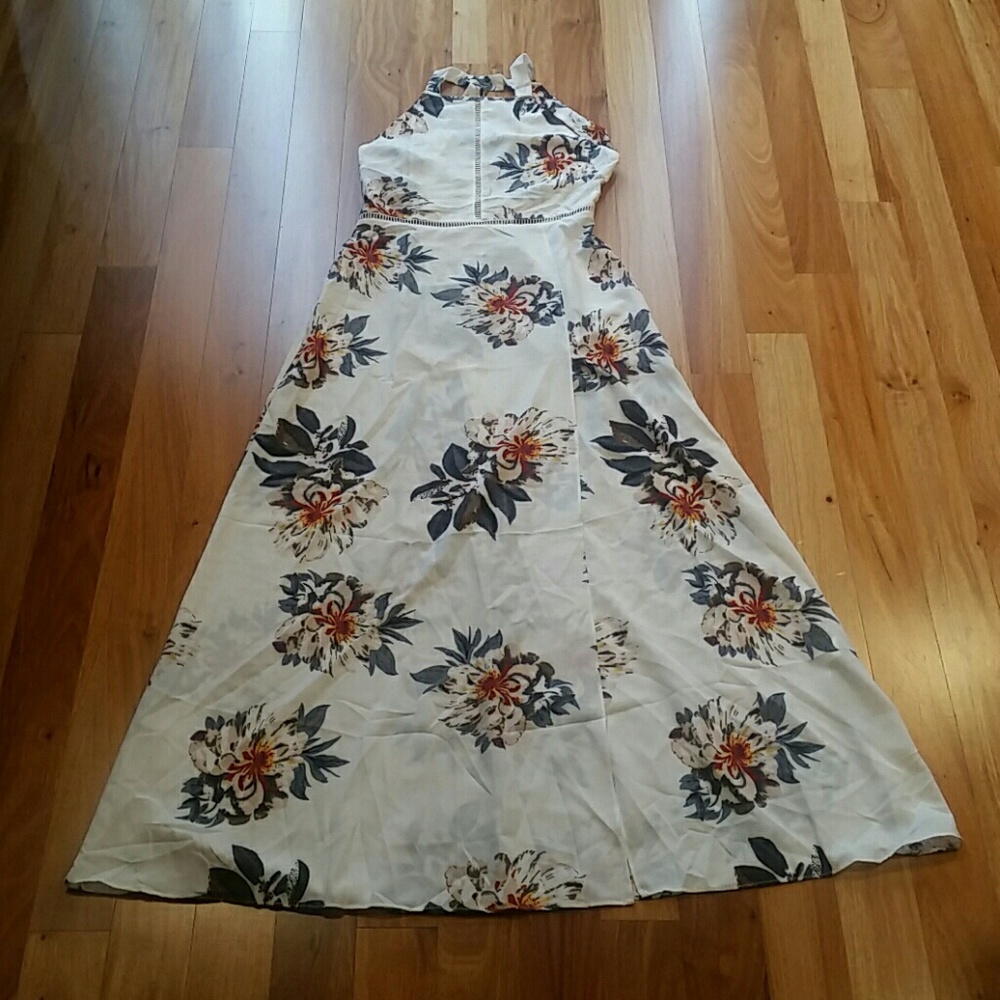 ⭐️SOLD⭐️Boho Floral halter maxi dress SIZE L - Picture 4 of 8