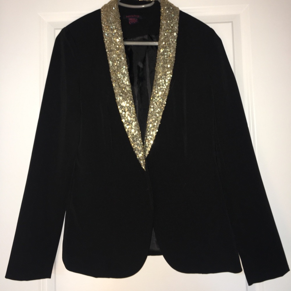 ✨ Black blazer with gold sequined lapel ✨