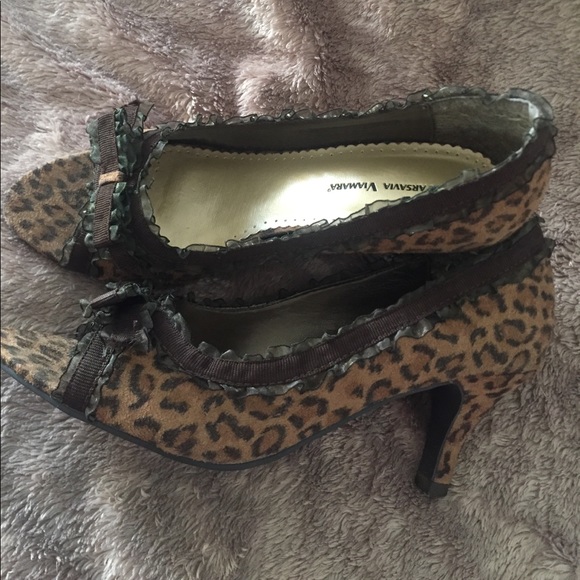 NIB! Adorable Lacy Bow - Picture 3 of 6