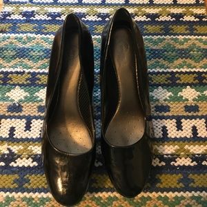 Easy spirit anti-gravity black pumps