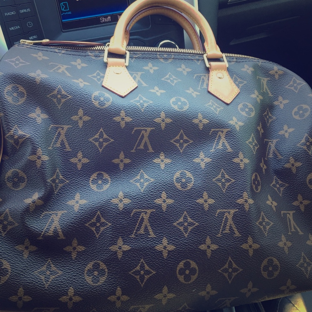100% Authentic Louis Vuitton speedy 35