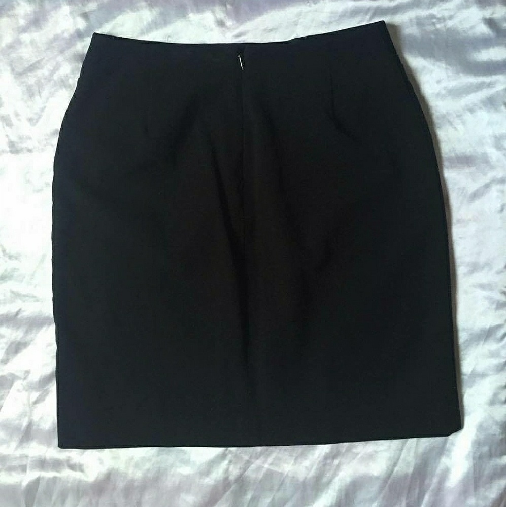 The Limited Stretch black pencil skirt