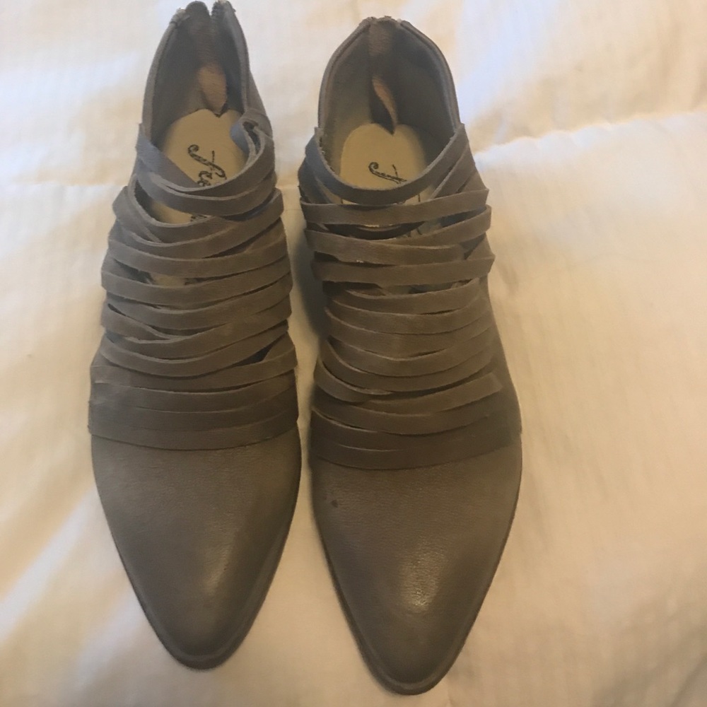 Booties gray like new