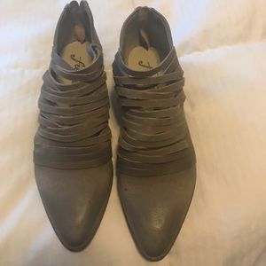 Booties gray like new