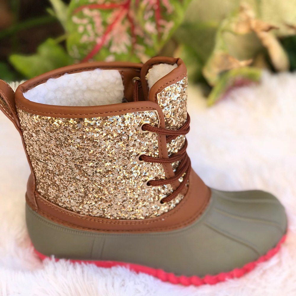 HOST PICK X2 **GIRLS GOLD GLITTER DUCK BOOTS - Picture 2 of 8