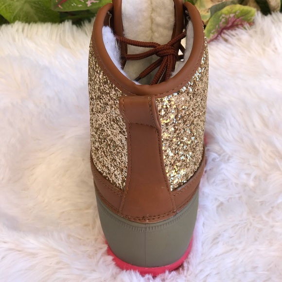 HOST PICK X2 **GIRLS GOLD GLITTER DUCK BOOTS - Picture 3 of 8