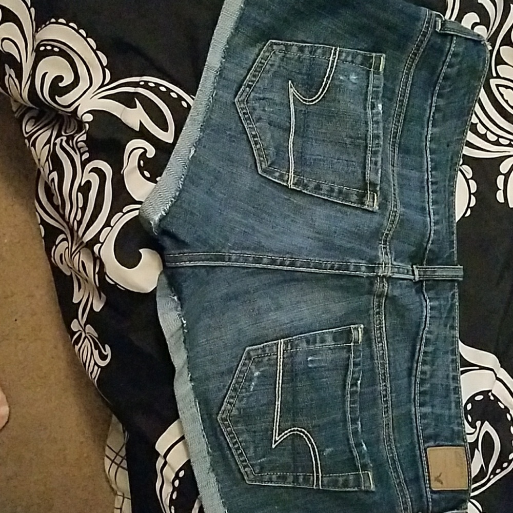 Shorts - Picture 2 of 3