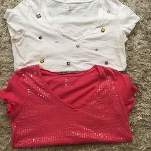 2 NY&Co v-neck T's size XL