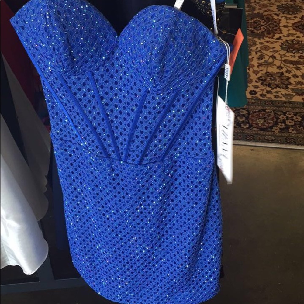 BRAND NEW! NEVER WORN! Blue strapless hoco dress