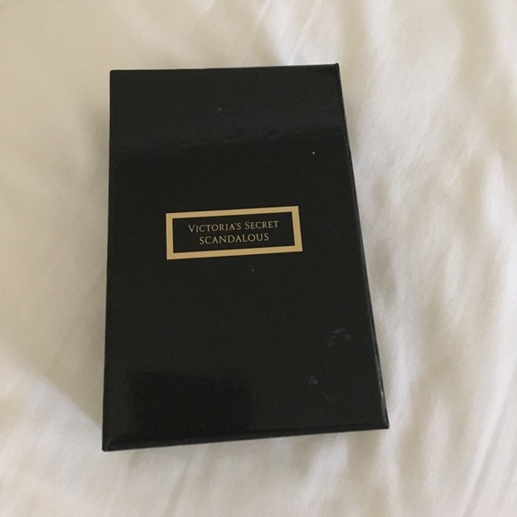 PREOWNED VICTORIA's SECRET LOCK & KEY NECKLACE - Picture 4 of 7