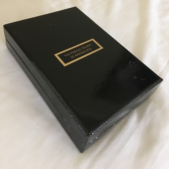 PREOWNED VICTORIA's SECRET LOCK & KEY NECKLACE - Picture 6 of 7