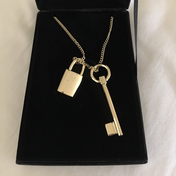PREOWNED VICTORIA's SECRET LOCK & KEY NECKLACE - Picture 3 of 7