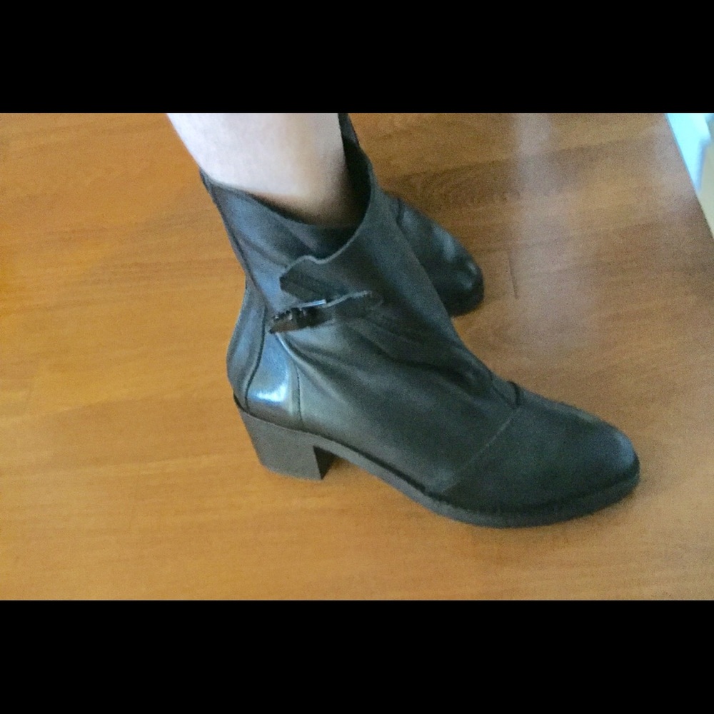 NWOT Black leather booties