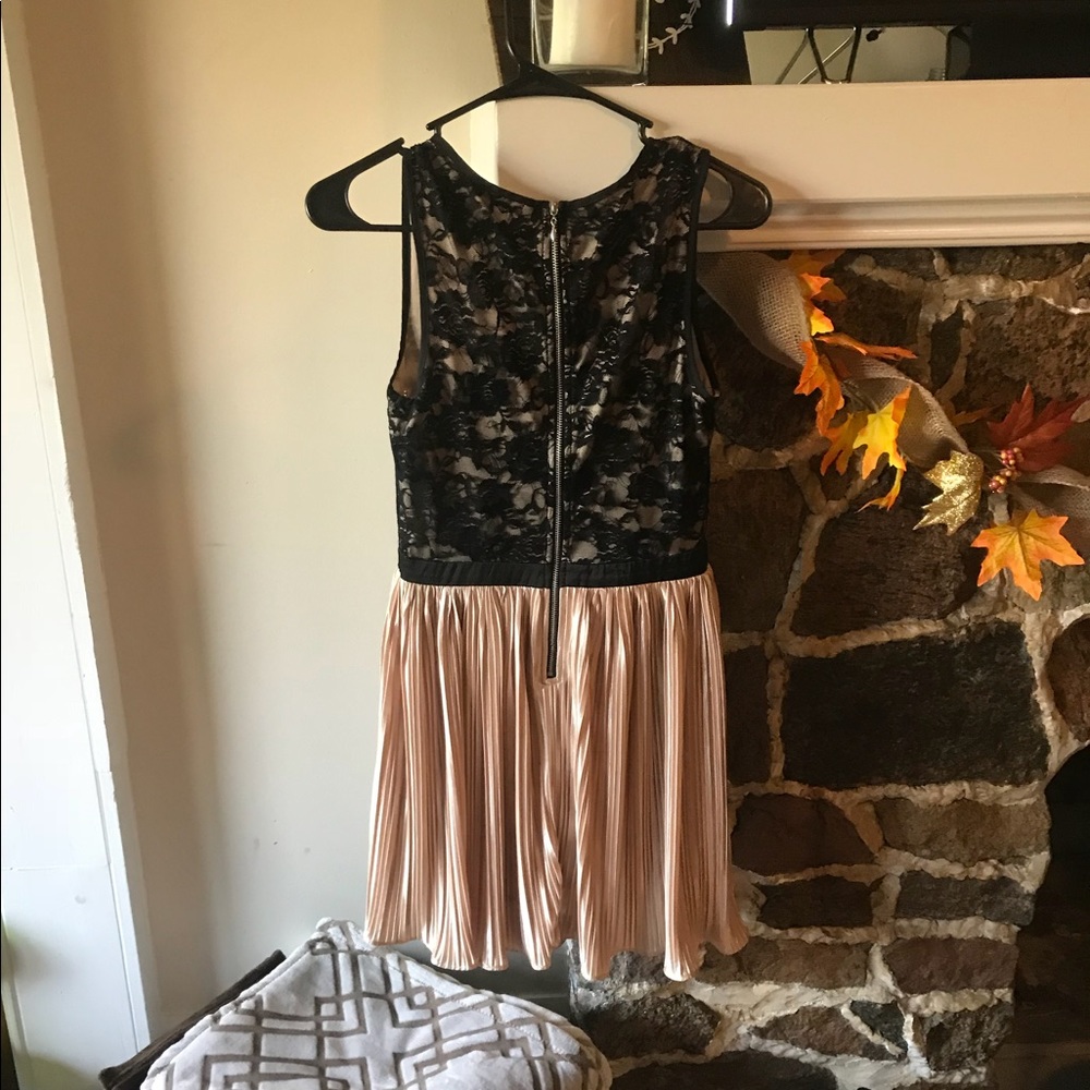 Dress - Picture 3 of 3