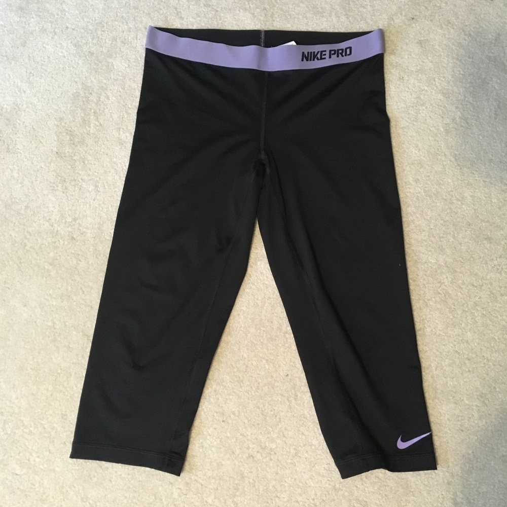 Nike Pro Black Workout Crops