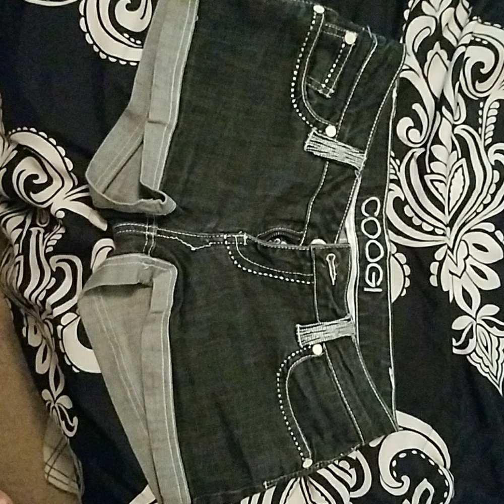Shorts - Picture 1 of 3
