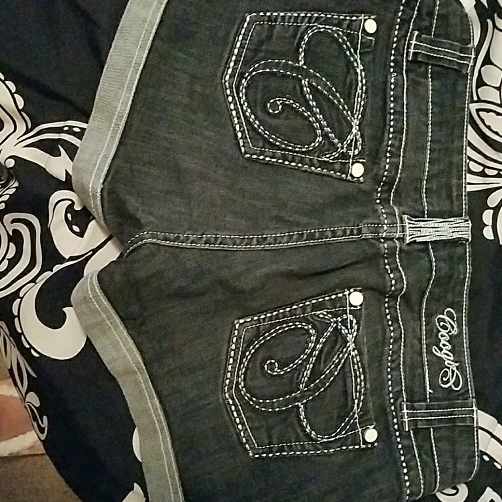 Shorts - Picture 2 of 3