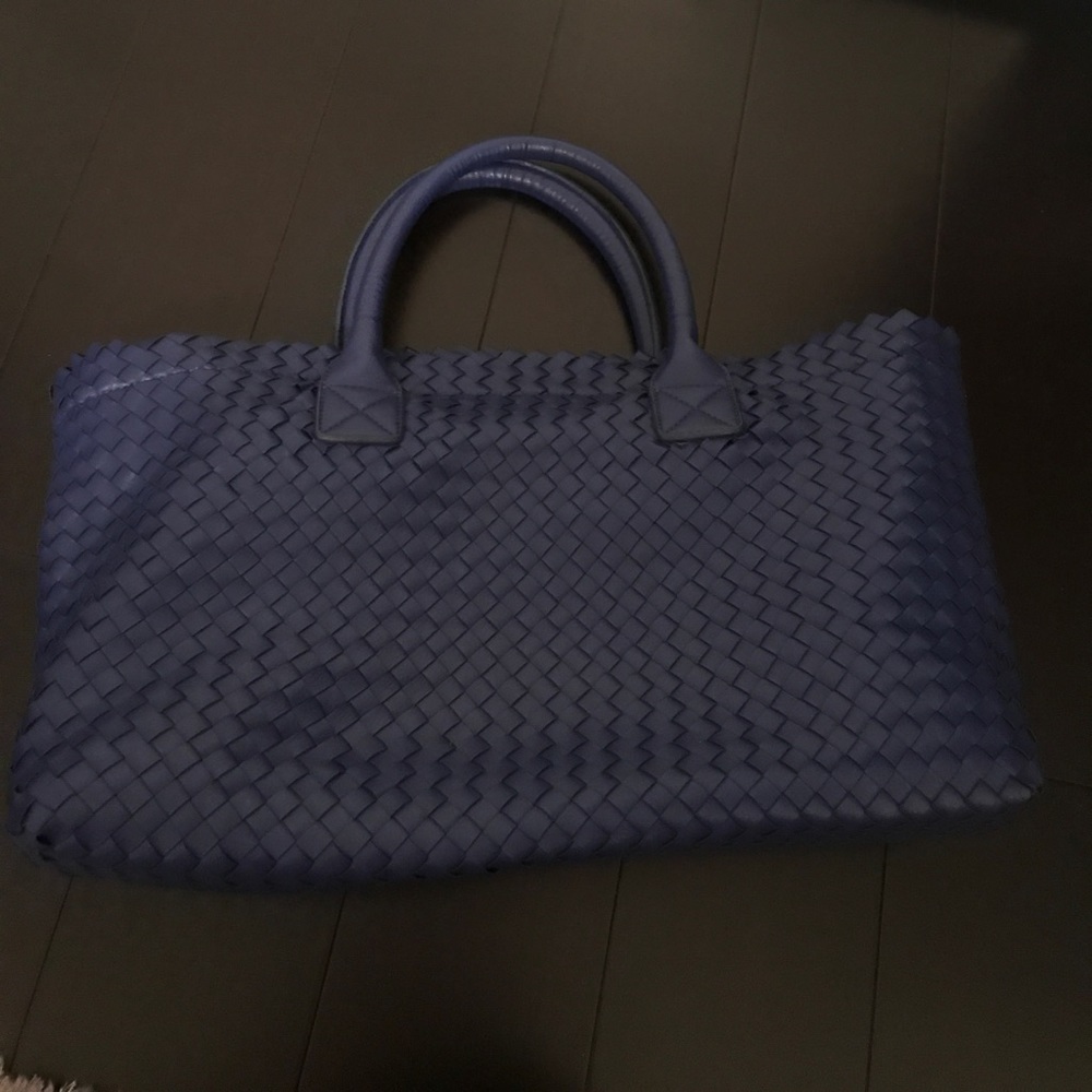 Blue woven handbag
