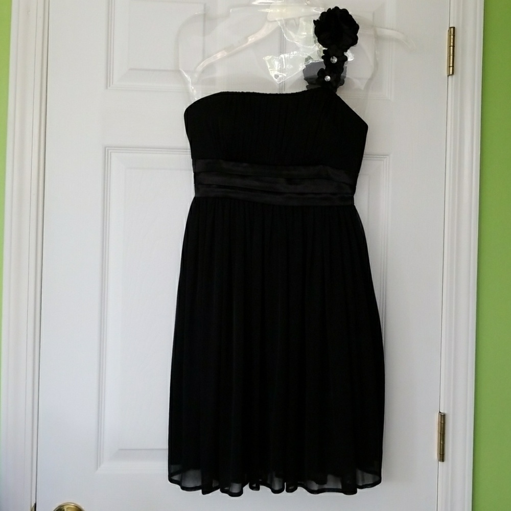 Black One Shoulder Dress - Picture 1 of 5