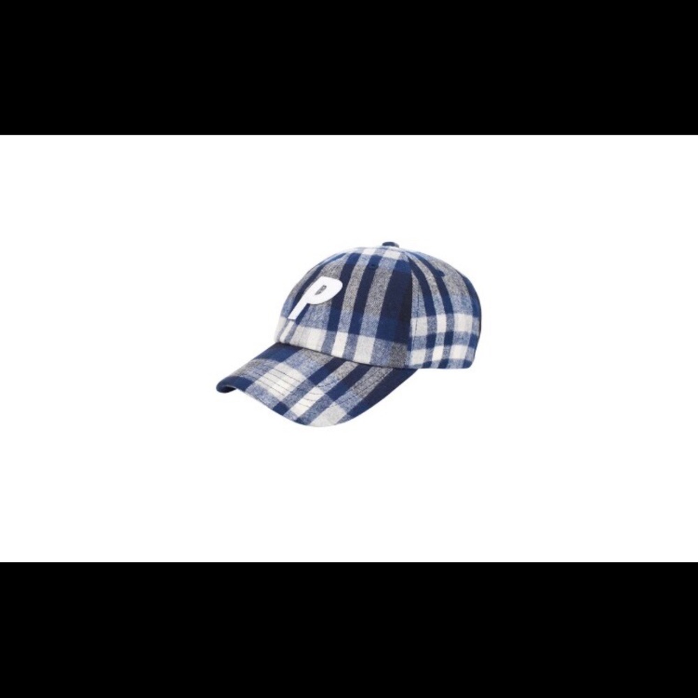 Palace "P" black/blue hat