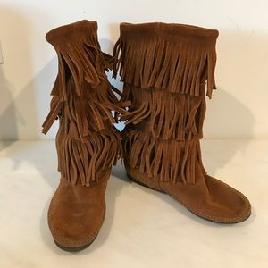 SALE! Minnetonka fringe suede boots size 6