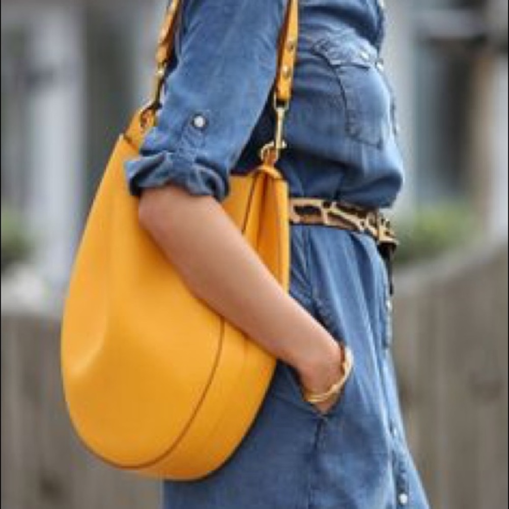 CÉLINE Striking Indigo Med Trotteur Hobo - Picture 8 of 8