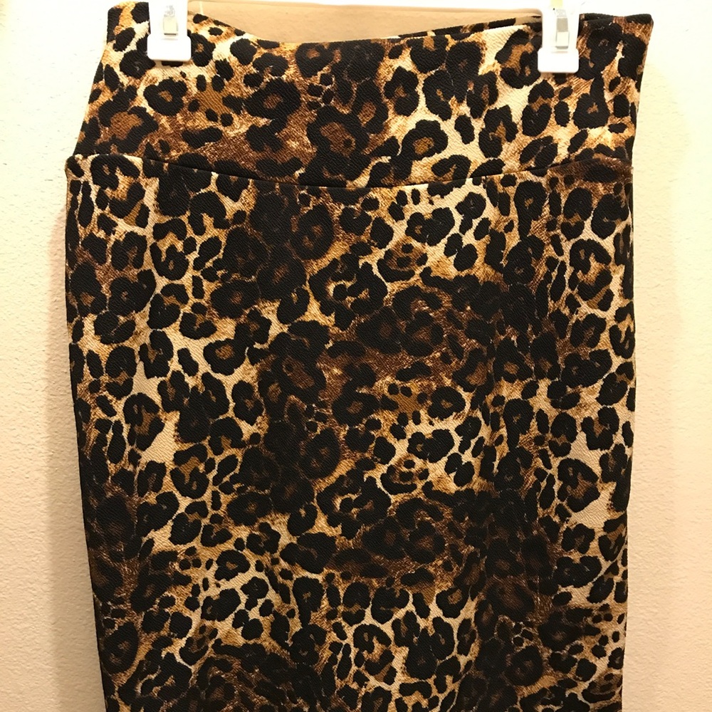L leopard print LuLaRoe Cassie