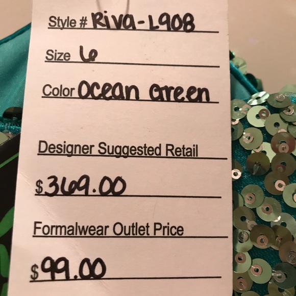 Short sparkly dress! - Picture 4 of 5