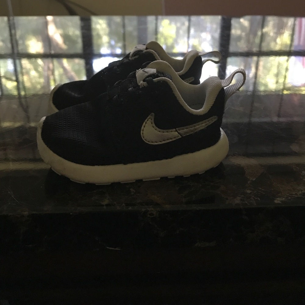 Baby Roshe sneakers