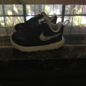 Baby Roshe sneakers