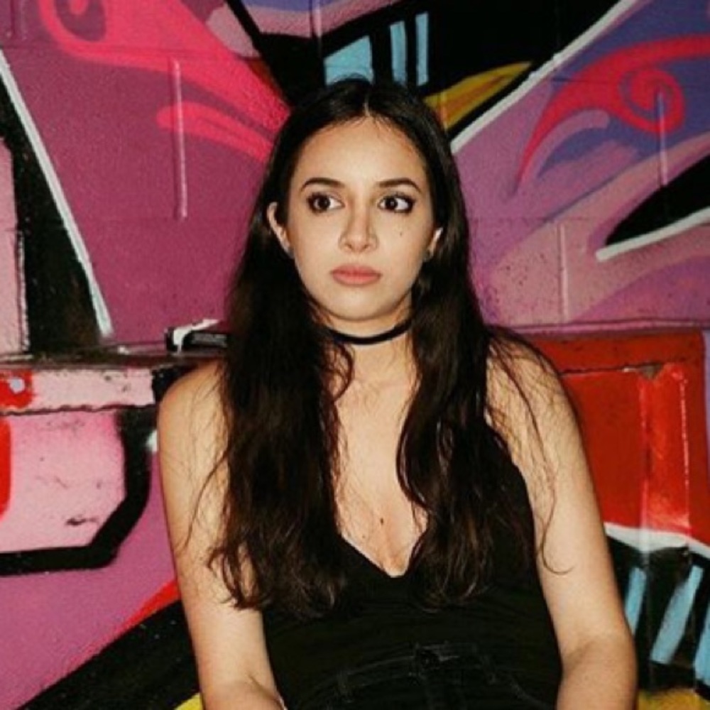 Meet your Posher, Nina