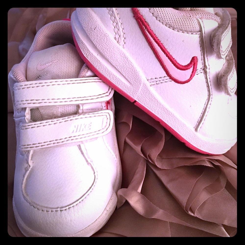 Nike tennis shoes