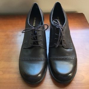 Naturalizer dark brown loafer.