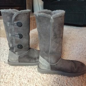 Gray button uggs Gray button uggs