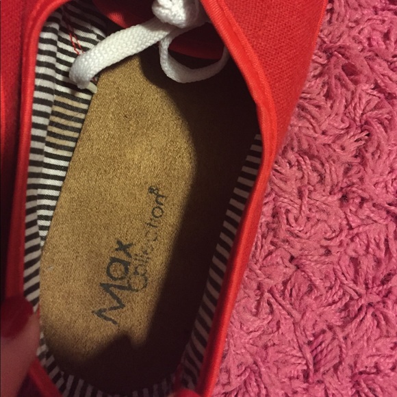 Red shoes - Picture 3 of 3