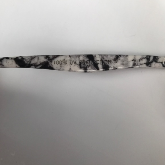 {Express} sunglasses - Picture 3 of 6