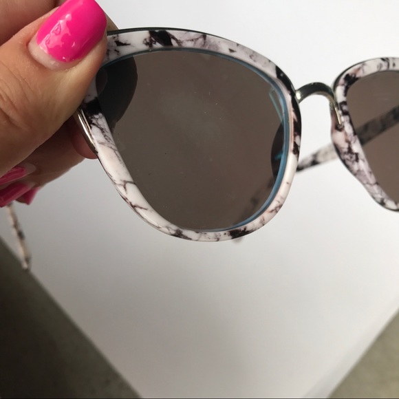 {Express} sunglasses - Picture 6 of 6