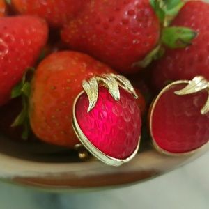 Vintage Sarah Coventry signed clip on earrings