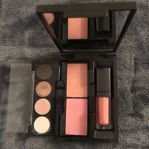 Laura Mercier glam to go kit