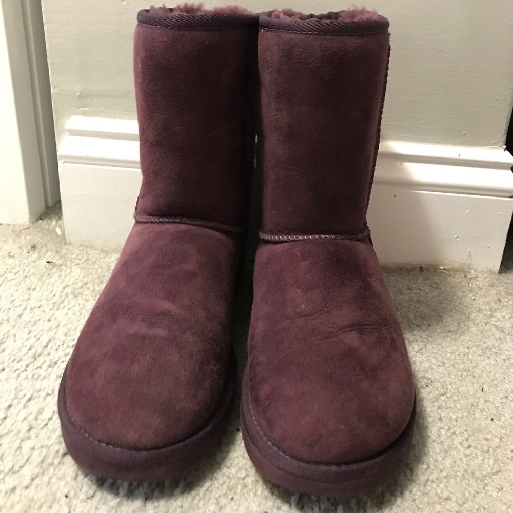 Women’s purple / maroon Uggs Classic Short