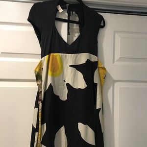 FREE PEOPLE SIZE 4 dress. With keyhole back v fron