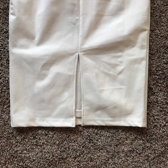 White V-Neck Wire Cut Dress - Med - Picture 4 of 4