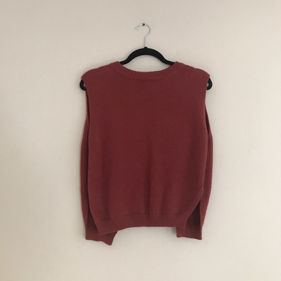 Open back sleeveless sweater. - Picture 3 of 4